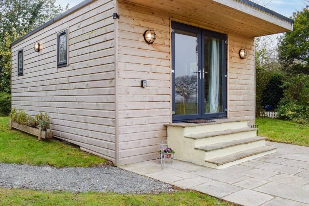Secluded Log In Beautiful Private Gardens * Broxwood